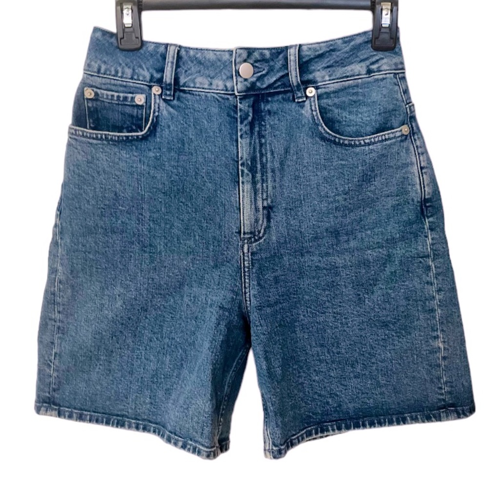 Paris Atelier & Other Stories | US 25, comfy, high waisted, blue jean shorts.